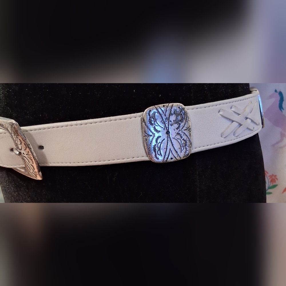 EUC Vintage 1991 Brighton White Leather & Silver Concho Stitch Boho Belt 36.5in - Picture 2 of 7